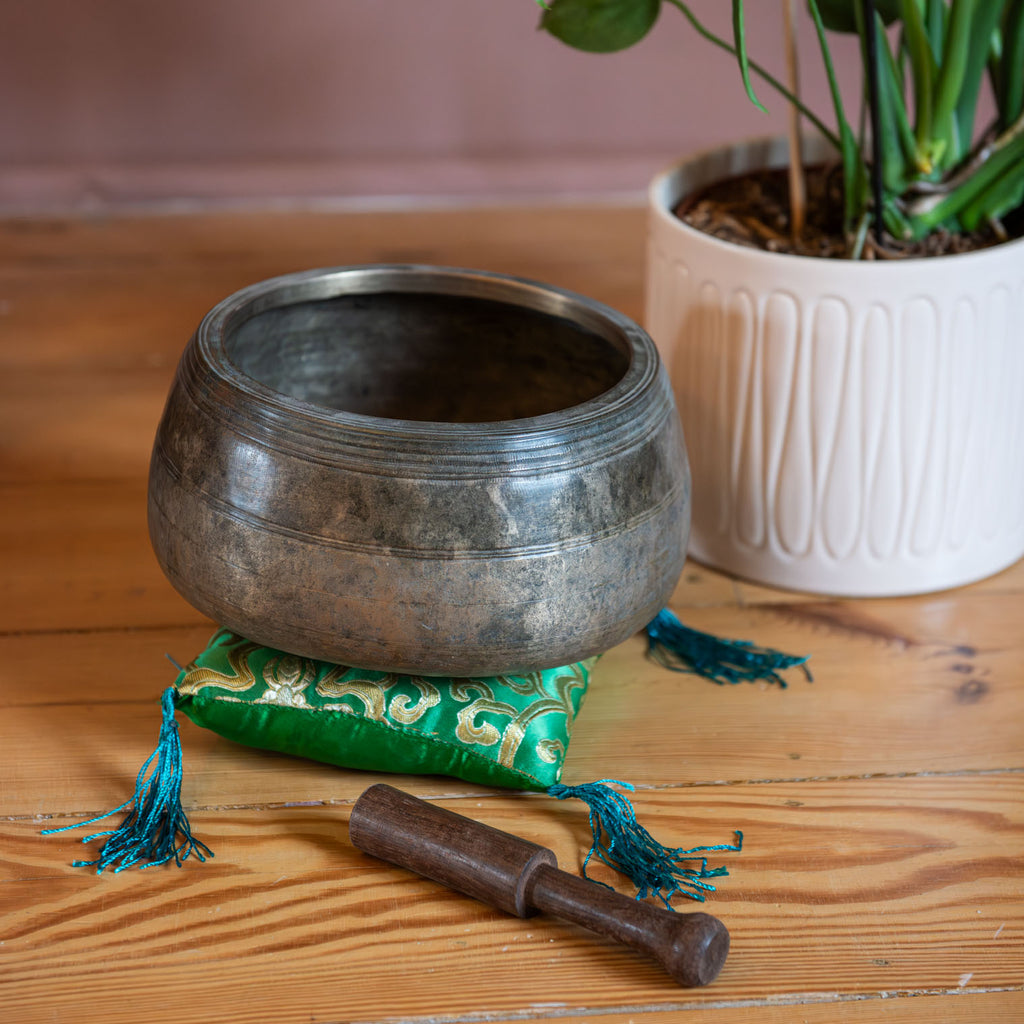 Antique Mani Singing Bowl No.43-Singing Bowls-Siesta Crafts