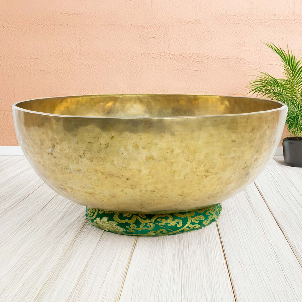 Giant Hand Beaten Singing Bowl No.127-Singing Bowls-Siesta Crafts